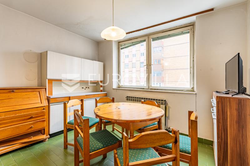 Varaždin, Centar, trosoban stan na izvrsnoj lokaciji površine 76 m²