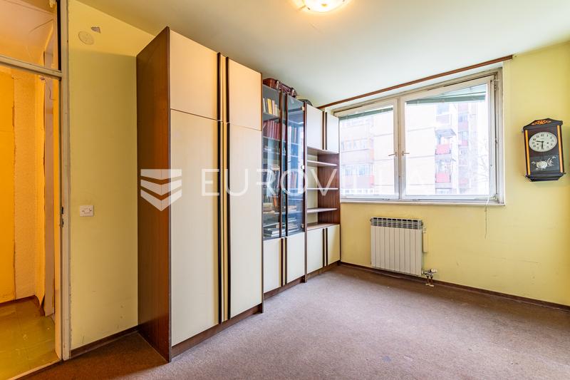 Varaždin, Centar, trosoban stan na izvrsnoj lokaciji površine 76 m²