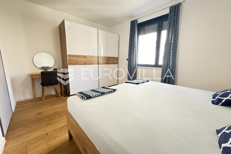 Pula, Centrum - wynajem długoterminowy nowoczesnego, dwupokojowego apartamentu z parkingiem. Powierzchnia 65,83 m², winda, umeblowane, wysoki standard - 11