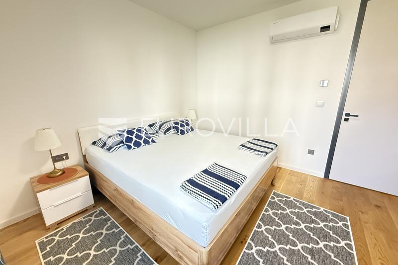 Pula, Centrum - wynajem długoterminowy nowoczesnego, dwupokojowego apartamentu z parkingiem. Powierzchnia 65,83 m², winda, umeblowane, wysoki standard - 10