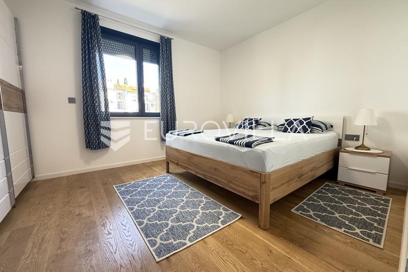 Pula, Centrum - wynajem długoterminowy nowoczesnego, dwupokojowego apartamentu z parkingiem. Powierzchnia 65,83 m², winda, umeblowane, wysoki standard - 9