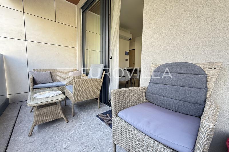 Pula, Centrum - wynajem długoterminowy nowoczesnego, dwupokojowego apartamentu z parkingiem. Powierzchnia 65,83 m², winda, umeblowane, wysoki standard - 7