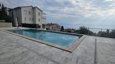 Ičići, najam, luksuzan stan s pogledom na more, grijani bazen, garaža, 170 m2