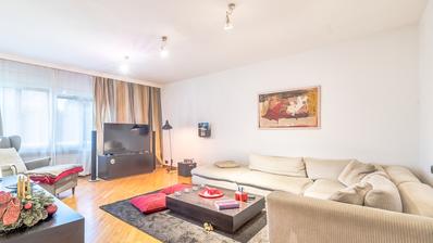 Zagreb, Lašćina, kuća na tri etaže s dvorištem, vrtom i garažom, 307 m²