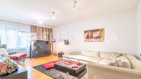 Zagreb, Lascina, casa de três andares com quintal, jardim e garagem, 307 m²