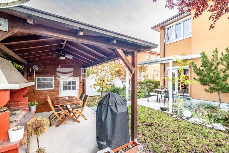Zaprešić, Attraktivt hus i canadisk stil, 180 m², med en smukt anlagt have - 10