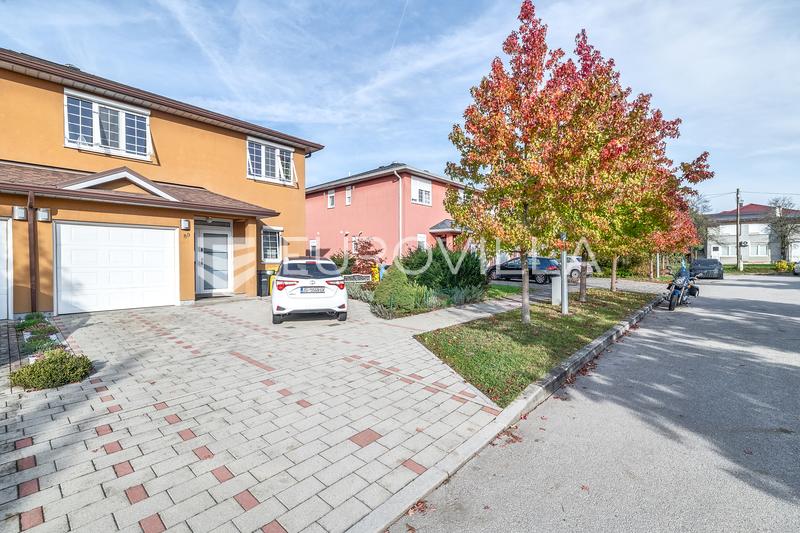 Zaprešić, Attraktivt hus i canadisk stil, 180 m², med en smukt anlagt have - 6