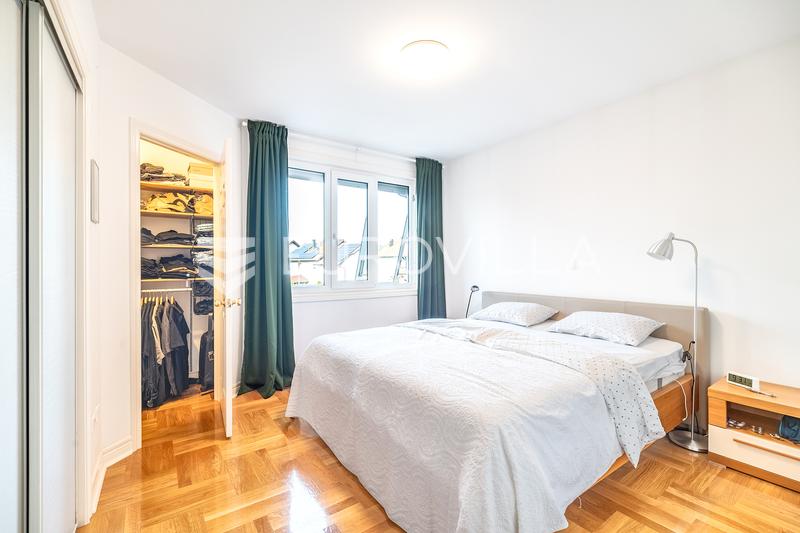 Zaprešić, Attraktivt hus i canadisk stil, 180 m², med en smukt anlagt have - 14