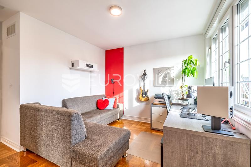 Zaprešić, Attraktivt hus i canadisk stil, 180 m², med en smukt anlagt have - 13
