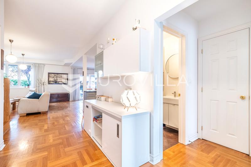 Zaprešić, Attraktivt hus i canadisk stil, 180 m², med en smukt anlagt have - 11