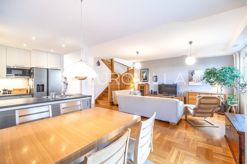 Zaprešić, Attraktivt hus i canadisk stil, 180 m², med en smukt anlagt have - 2
