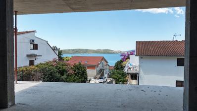 Trogir, Ciovo, toværelses lejlighed med havudsigt og parkeringsplads