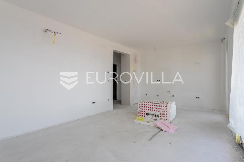 Makarska, trosoban stan u luksuznoj zgradi s bazenom i savršenim pogledom na more