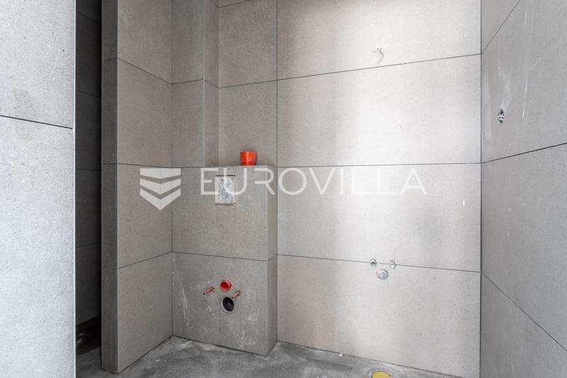 Makarska, trosoban stan u luksuznoj zgradi s bazenom i savršenim pogledom na more