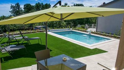 Rijeka, Srdoci, espaciosa casa familiar con piscina climatizada.