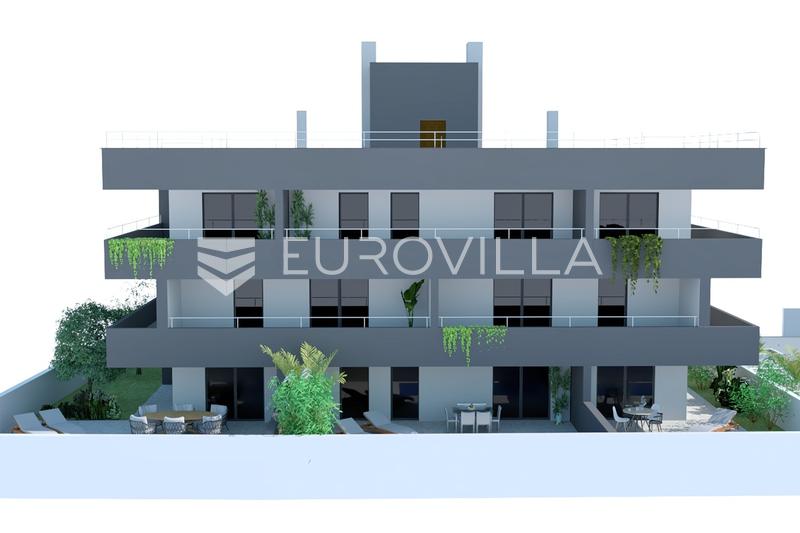 Nin, moderan dvosoban stan s bazenom na izvrsnoj lokaciji