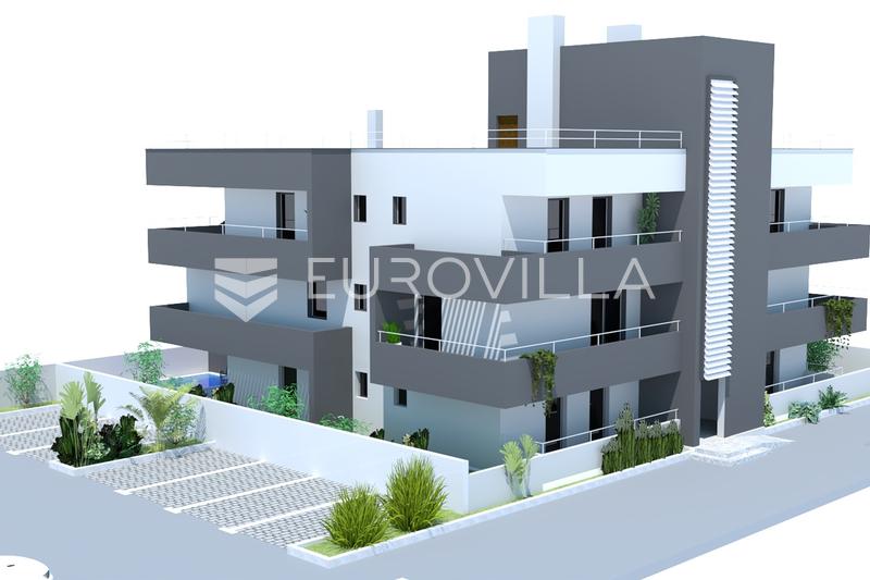 Nin, moderan dvosoban stan s bazenom na izvrsnoj lokaciji