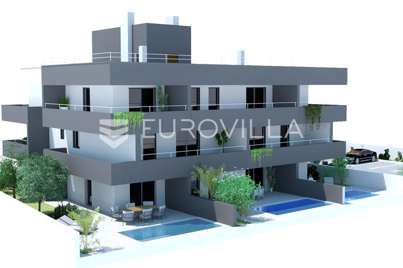 Nin, moderan dvosoban stan s bazenom na izvrsnoj lokaciji