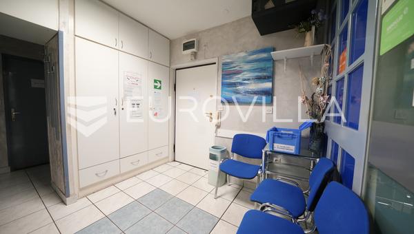 Zadar, Brodarica, dvosoban stan na odličnoj lokaciji, trenutno ordinacija