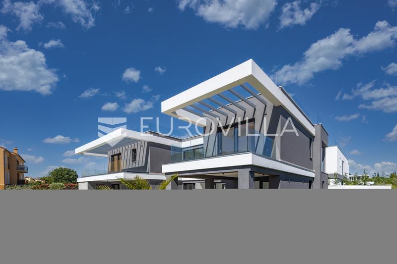 Istria, Pomer, villa moderna única a 20 m del mar, 322 m² - 50