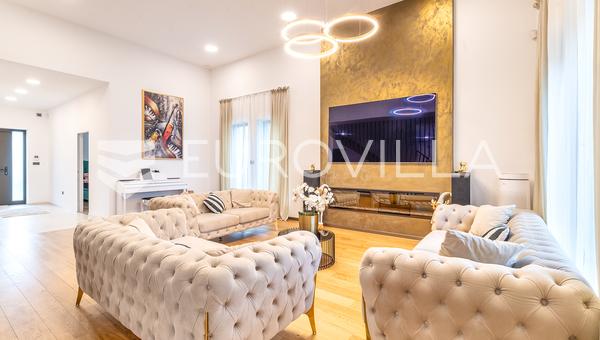 Zapresic, Moradia contemporânea de alta qualidade numa área residencial