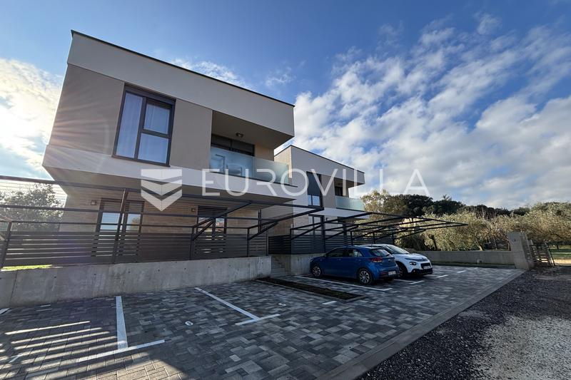 Medulin, Volme, ekskluzivna novogradnja s vrtom nadomak mora