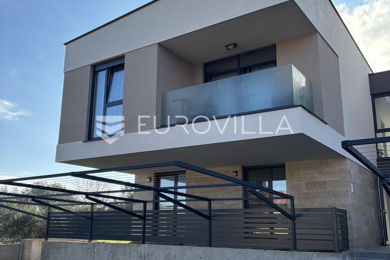 Medulin, Volme, ekskluzivna novogradnja s vrtom nadomak mora