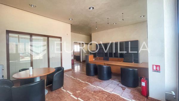 Osijek, Ciudad Alta Gornji Grad - En venta: Atractivos locales comerciales a pie de calle, 153 m²