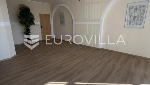 Slavonski Brod, Vinogradska cesta ured 50 m² za najam