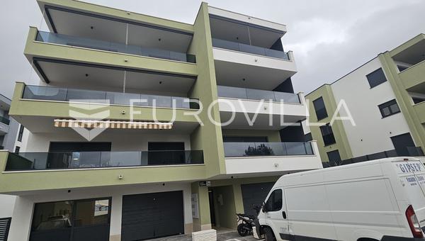 Makarska, egyszobás lakás 58,3 m², 2. emelet tengerre néző kilátással