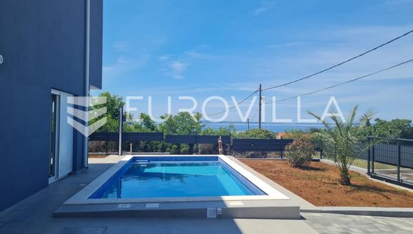 Vir - Villa de lujo con piscina y terraza en la azotea, vistas al mar desde cada habitación.