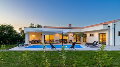 Istra, Matohanci, predivna prizemnica 139 m² s grijanim bazenom na mirnoj lokaciji