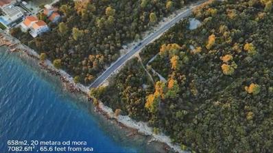 Zadar, Petrčane, građevinsko zemljište 658 m², samo 20 m od mora, izuzetna lokacija