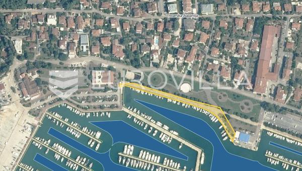 Istrien, Umag - Rakennusmaa meren rannalla, rakennuslupa myönnetty ylelliselle asuinprojektille