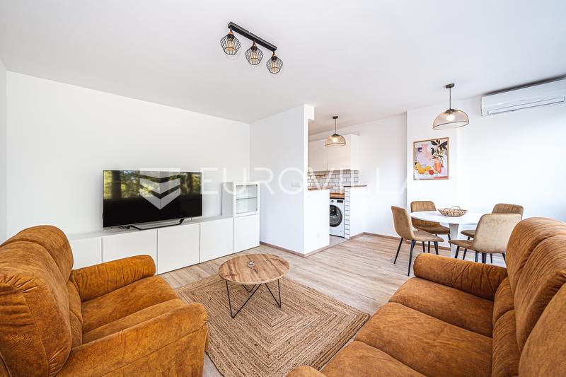 Zagreb, Siget, Newly renovated three-room apartment 54 m² on 2nd floor with elevator - 1