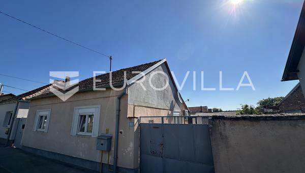 Vukovar, Sajmište, kuća s velikom parcelom 674 m²