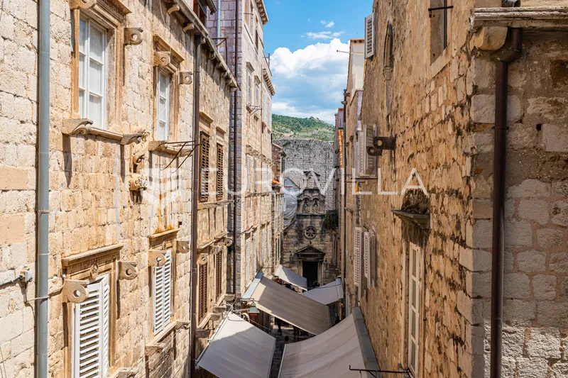 Dubrovnik Stari Grad, adaptirana kamena kuća s balkonom 28