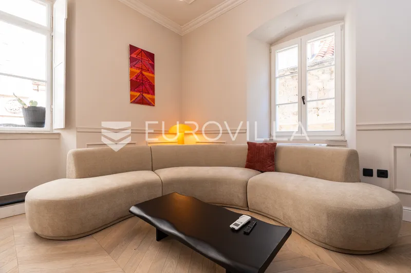Dubrovnik Stari Grad, adaptirana kamena kuća s balkonom 34