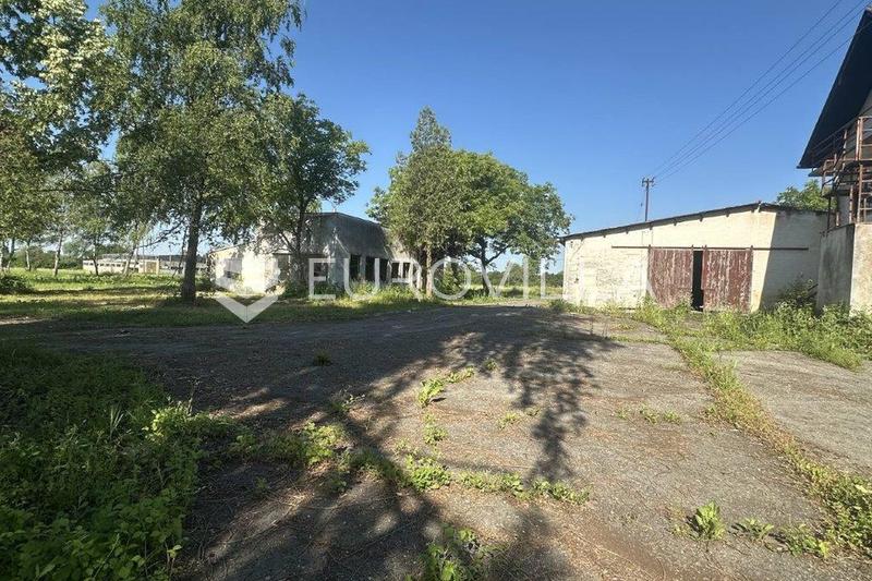 Staro Petrovo Selo - Terrain commercial de 28 476 m² avec structures existantes - 4