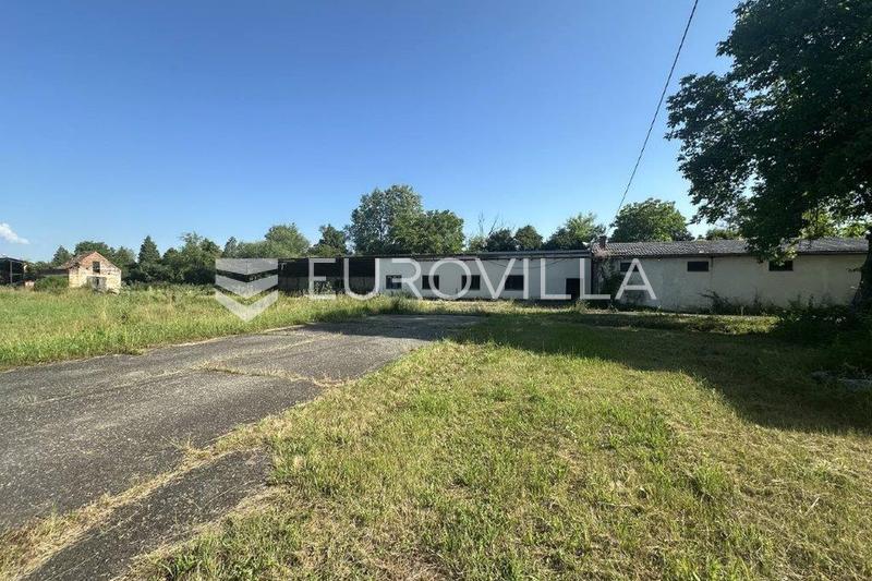 Staro Petrovo Selo - Terrain commercial de 28 476 m² avec structures existantes - 1