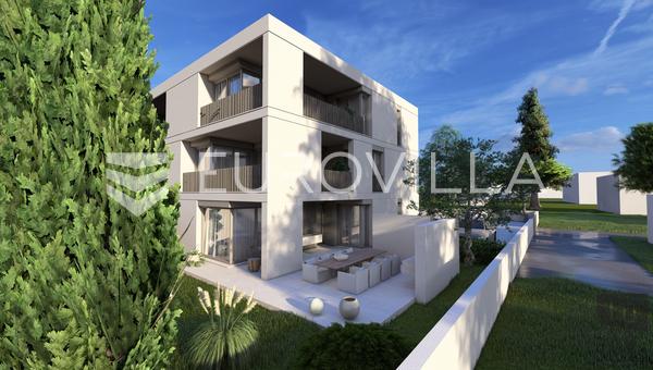 Isztria, Novigrad, gyönyörű három hálószobás lakás egy exkluzív új építésű épületben, nettó alapterülete 108 m²