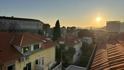 Split, Gripe, trosoban stan 60 m² / iznimna lokacija / potencijal za renovaciju