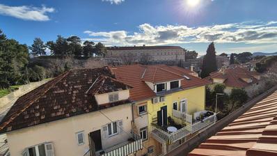 Split, Gripe, trosoban stan 60 m² / iznimna lokacija / potencijal za renovaciju