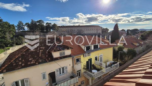 Split, Gripe, trosoban stan 60 m² / iznimna lokacija / potencijal za renovaciju