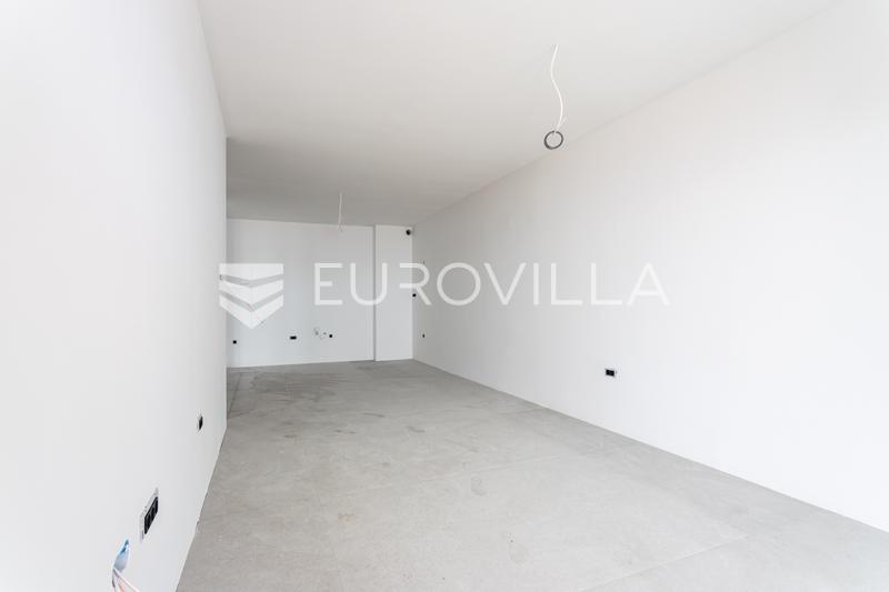 Čiovo, Okrug Gornji, dvosoban stan s krovnom terasom i predivnim pogledom