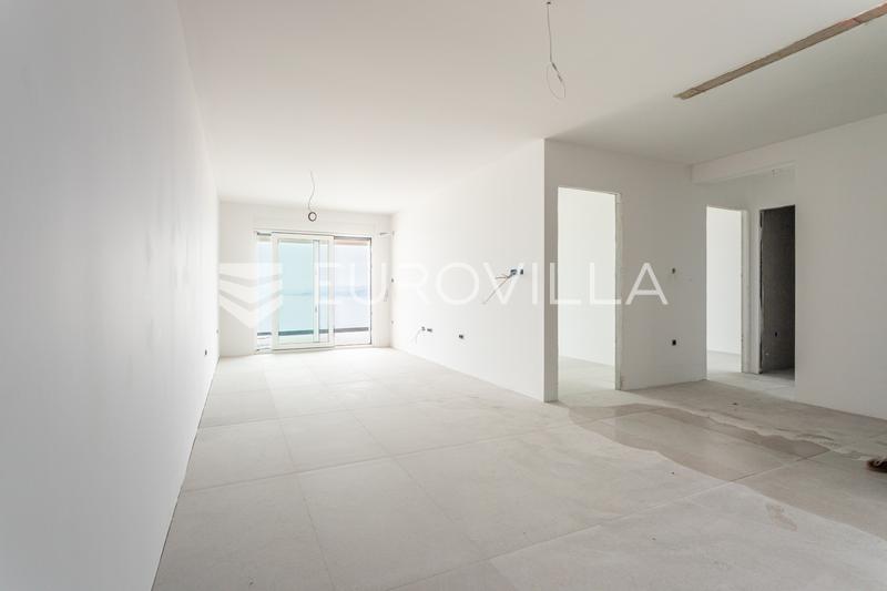 Čiovo, Okrug Gornji, dvosoban stan s krovnom terasom i predivnim pogledom