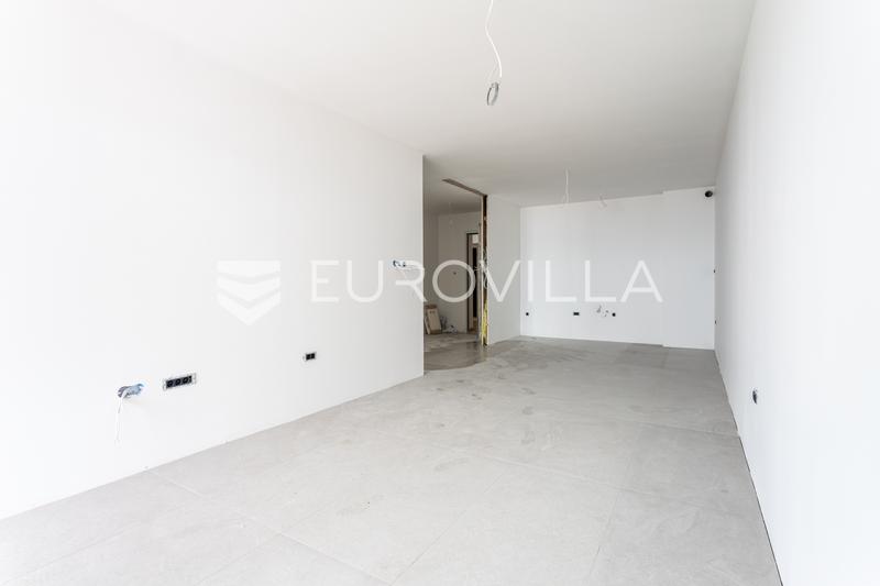 Čiovo, Okrug Gornji, dvosoban stan s krovnom terasom i predivnim pogledom