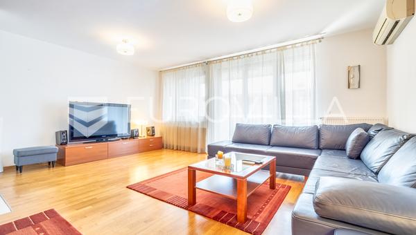 Zagreb, Slovenska Gade, rummelig treværelses lejlighed i nybyggeri, 100 m²
