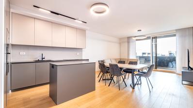 Zagreb, Heinzelova, kolmen makuuhuoneen huoneisto 128 m² autotallilla