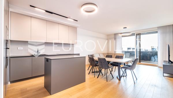 Zagreb, Heinzelova, three-bedroom apartment 128 m² with garage